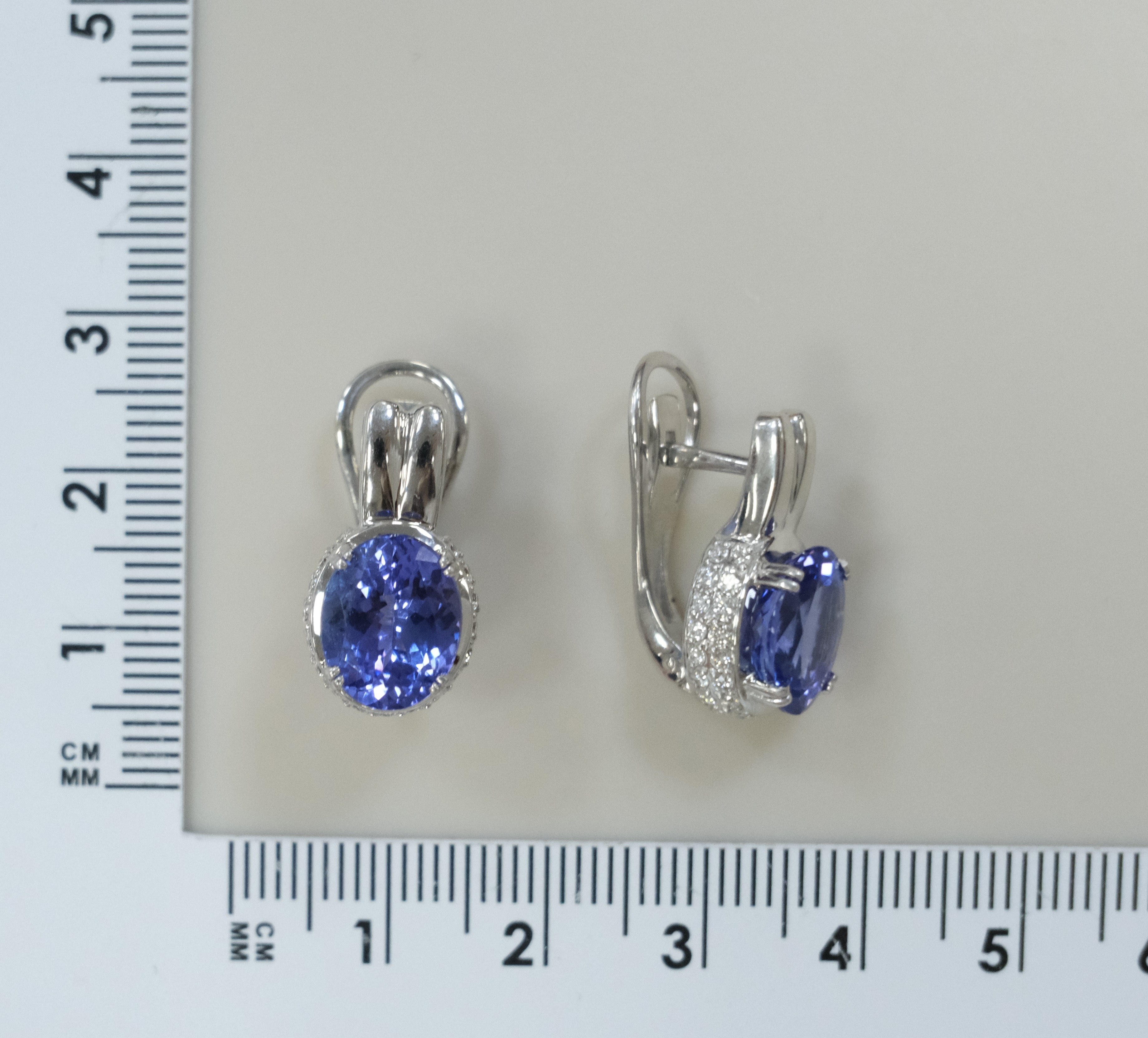 Серьги из белого золота с танзанитами